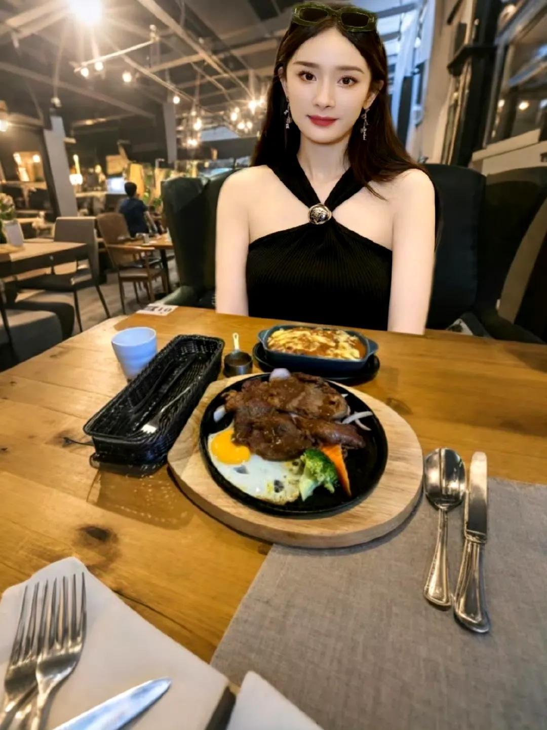 如果和杨幂一起吃这个周五的午餐需要注意哪些东西？第一：全程不可以眨眼，以免错过杨