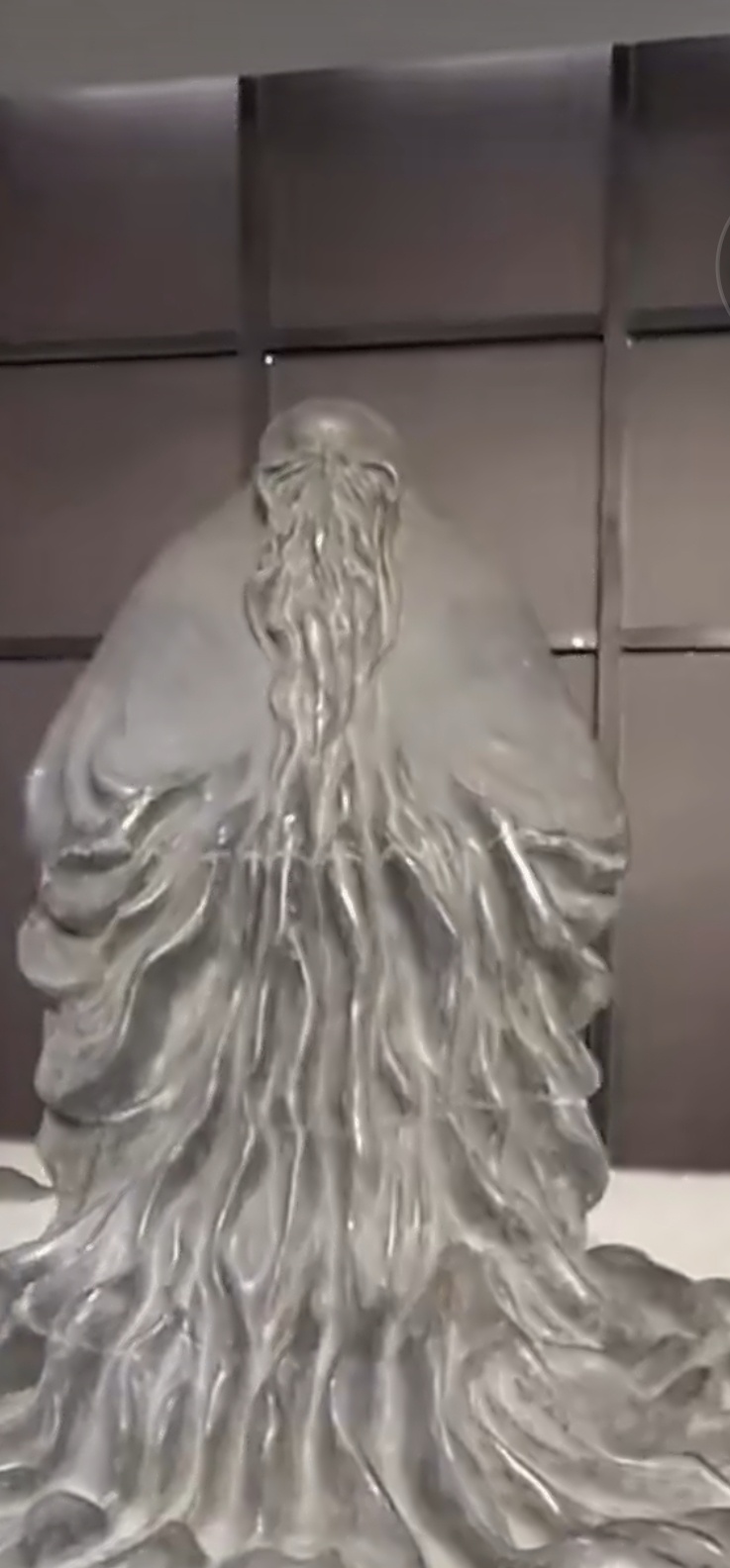 何其荒谬，老子雕塑连脸都没有居然是获奖作品.欲亡其国先亡其史，文化根基上毁坏……