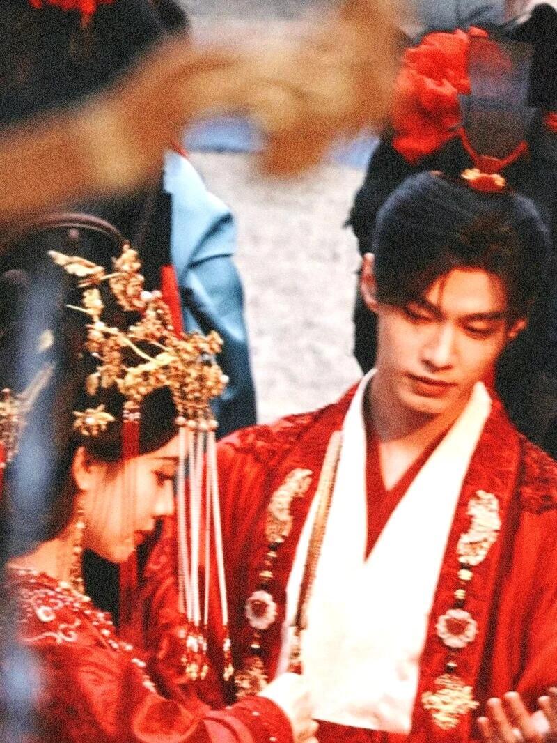何与发长文祝萧华雍新婚快乐何与萧华雍大婚发长文 何与这波长文祝福太走心了！萧华雍