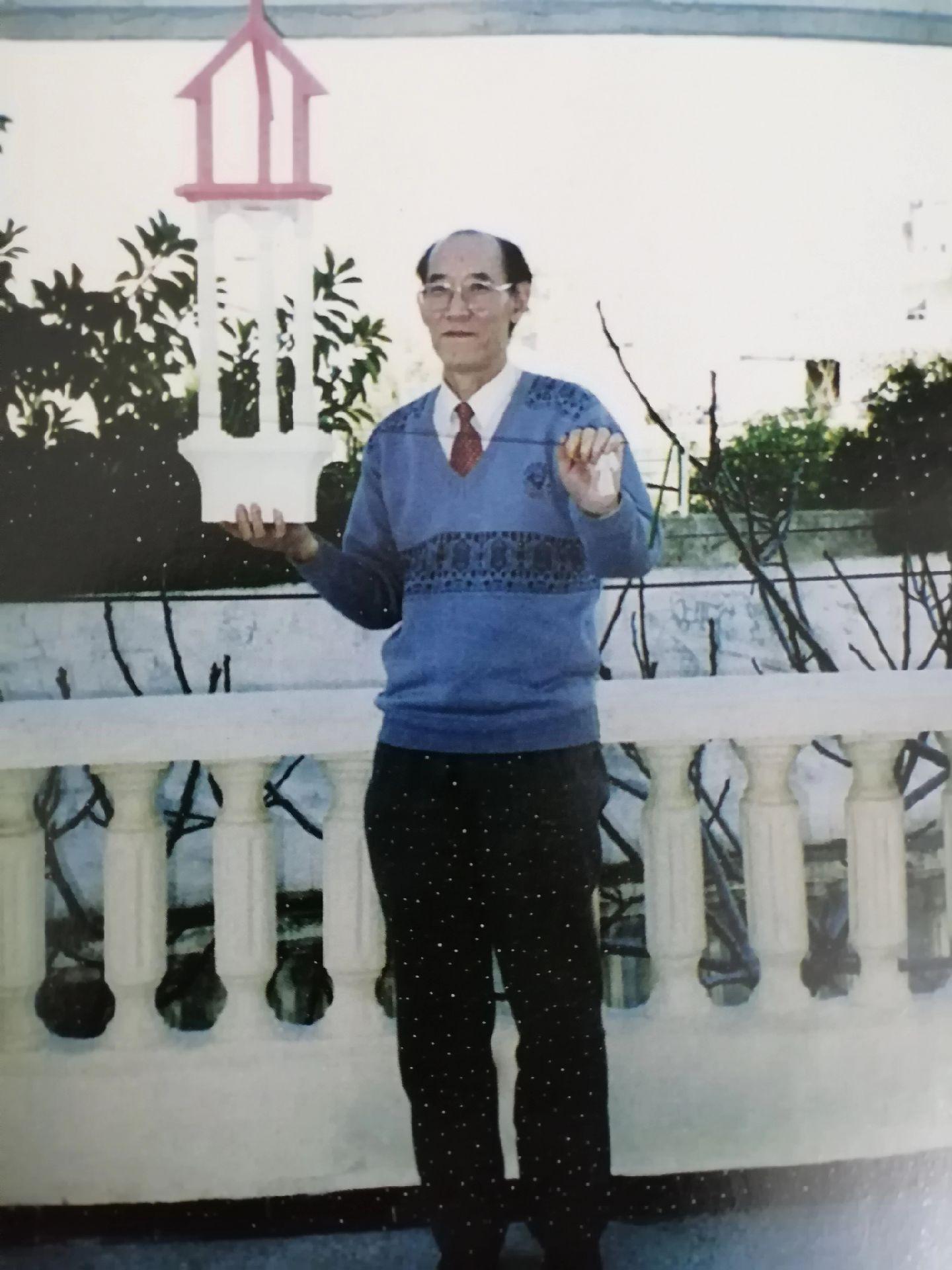 《高级建筑师、著名书法家：刘金钟》      刘金钟，1940年生于巩...