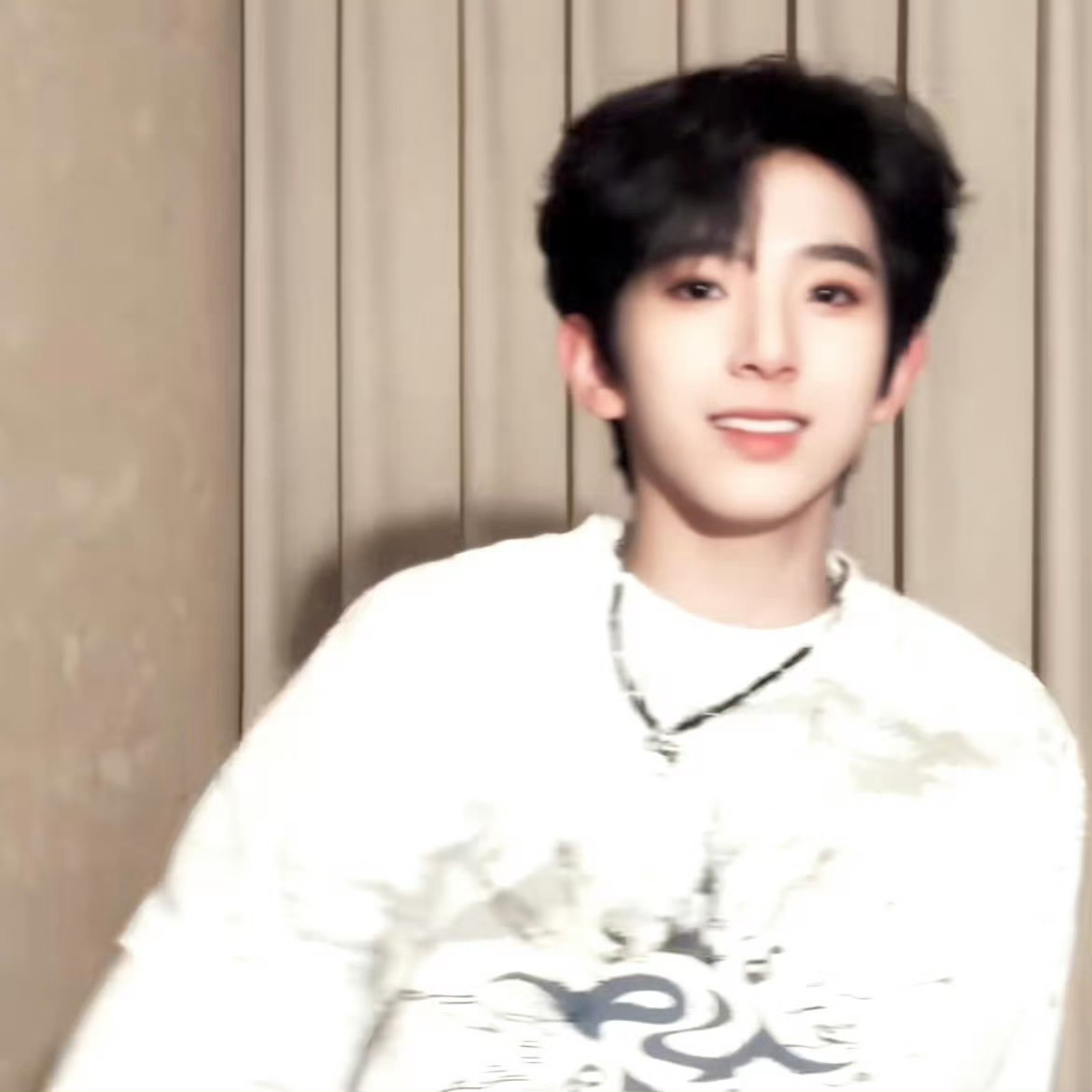 高会MVP陈浚铭放饭啦，不光发了九宫格自拍，还跳了applejeans陈浚铭五番