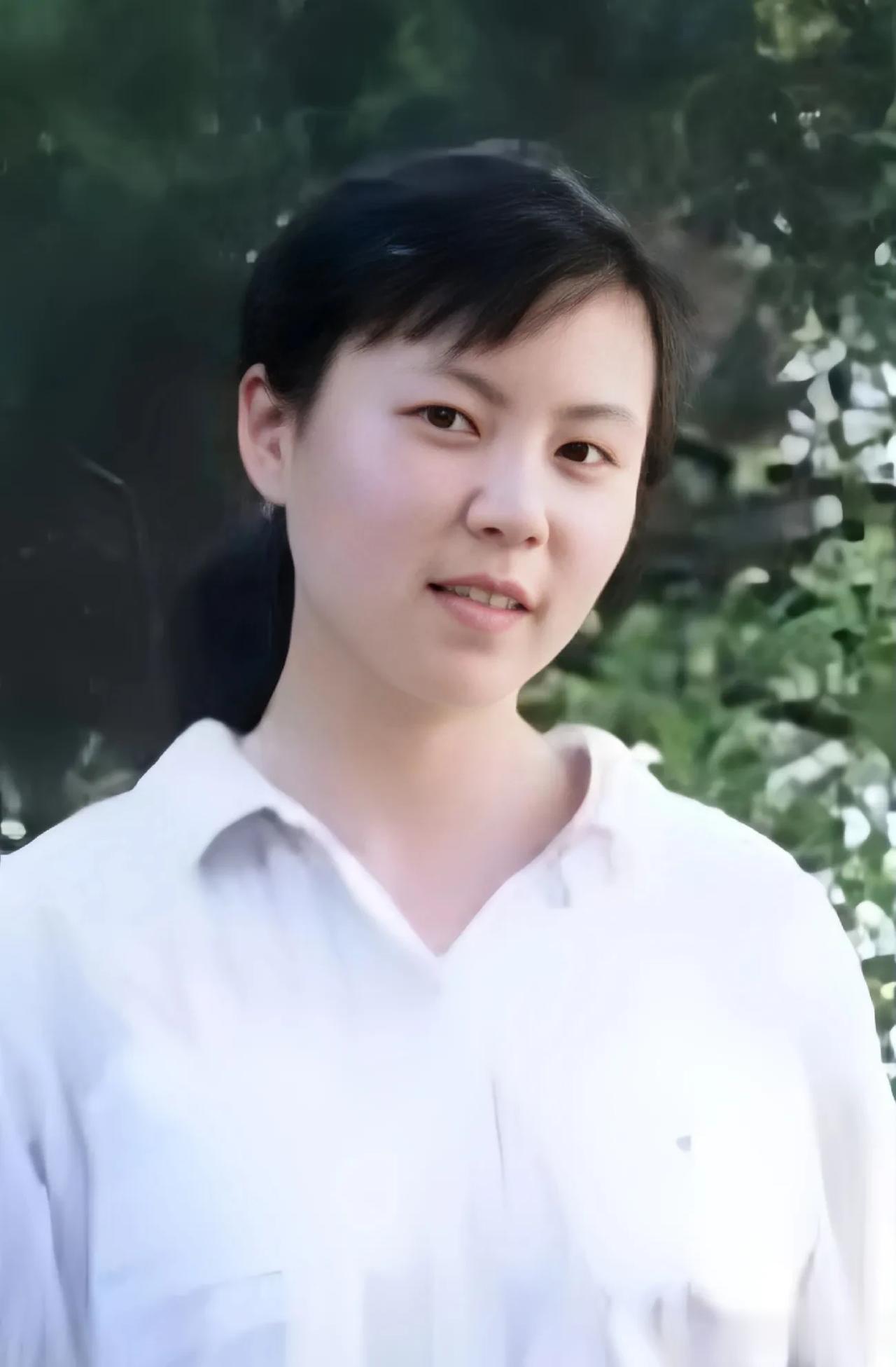 50岁的清华才女朱令，怀着无以言表的苦、以及无处可寻的公正，苦苦撑到昨天深夜，终