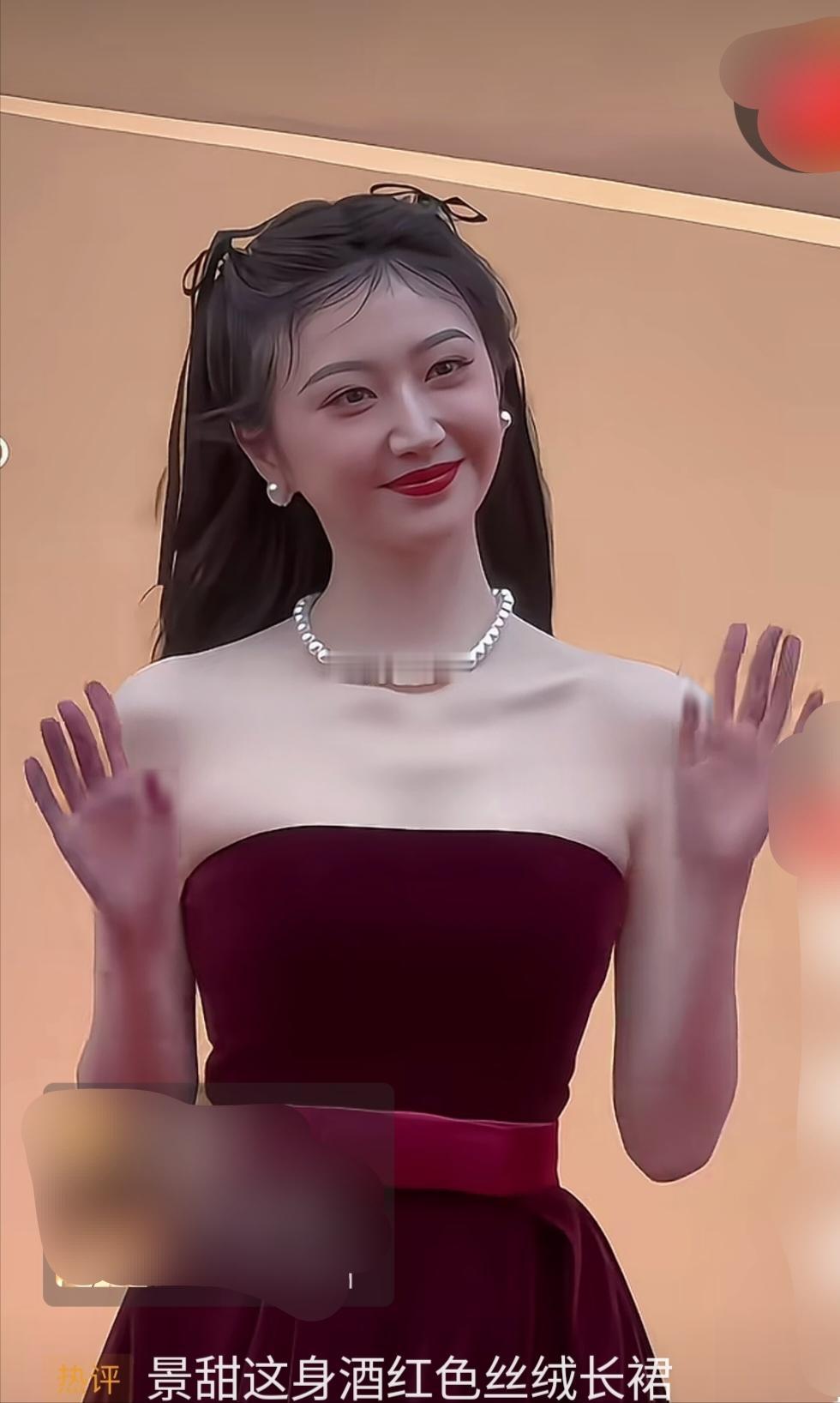 38岁的景甜保养的也太好了吧!
身高1米67的她，因为常年练习舞蹈，所以身材保持