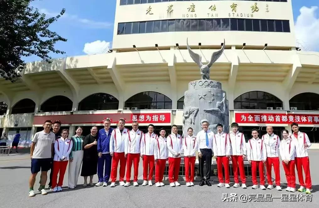 奥运表彰大会结束后！15位明星运动员，去向如下[玫瑰]

1，郑钦文——去纽约参