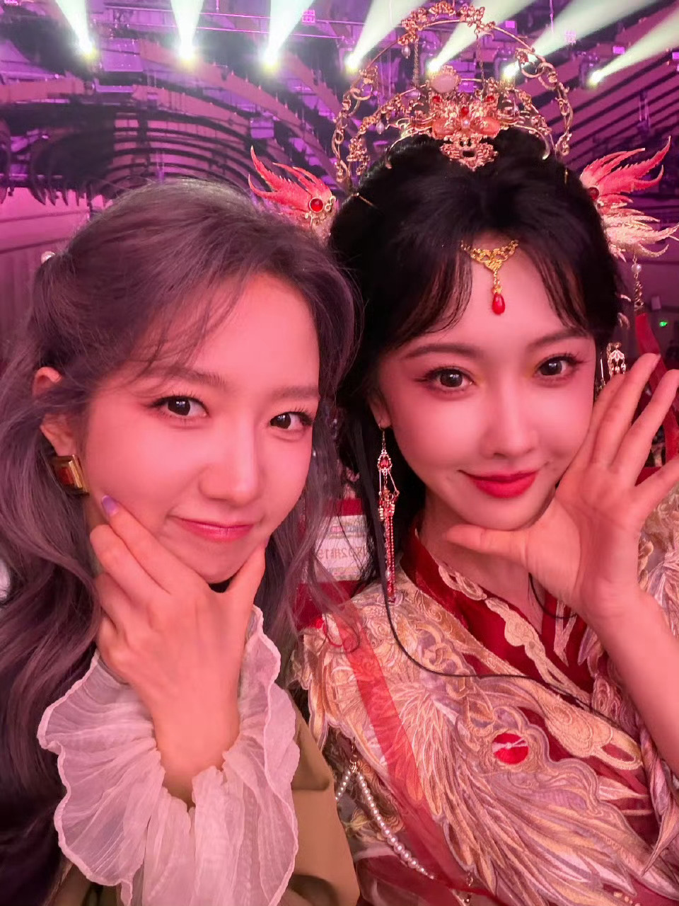 孟美岐回应解约乐华参加活动孟美岐回应解约乐华孟美岐现身活动回应解约，配文期待下次