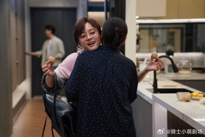 孙俪新剧浴缸戏孙俪浴缸戏孙俪一场安静的浴缸戏，藏尽角色的伤痛与挣扎，眼神全是戏 