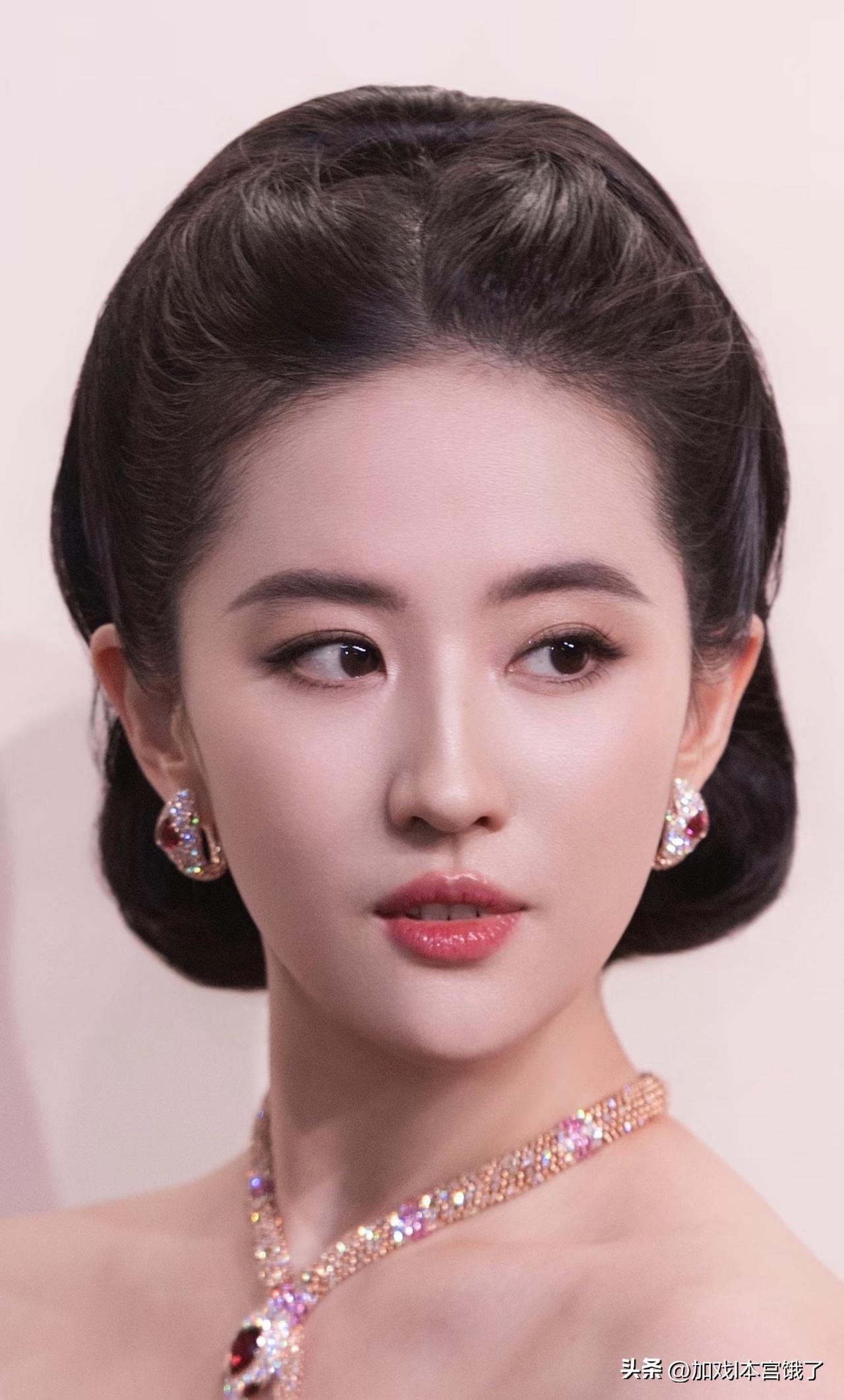 你觉得刘亦菲好看吗当然了，神仙姐姐！就是这么权威