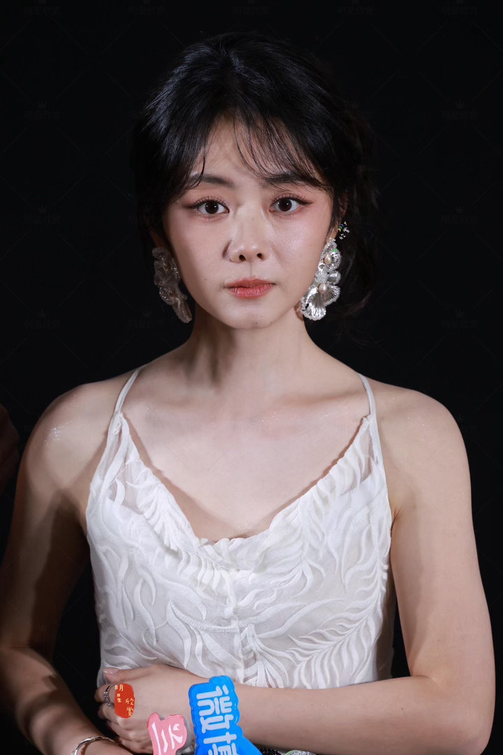 谭松韵成绩单谭松韵成绩单太能打了 被谭松韵的十年成绩单惊艳，跳出舒适圈尝试多元题