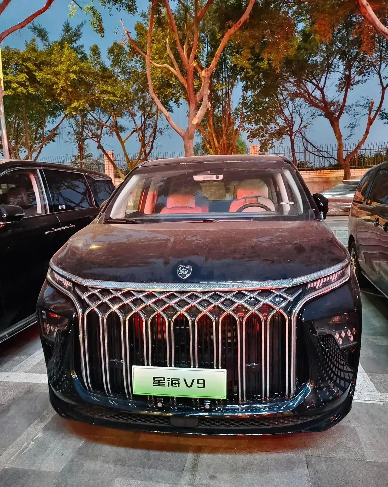 推荐20万以内性价比高的6款MPV:
1、广汽传祺﹣﹣传祺E8 PHEV 
2、