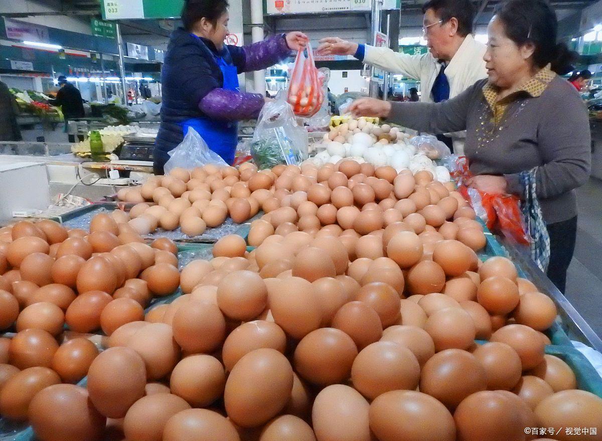 一月蛋价近乎翻倍，从3元飙至近6元，涨价背后四层真相
 
短短一个多月，市场鸡蛋