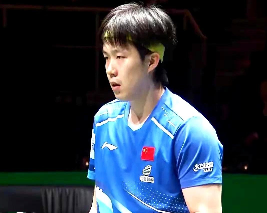 大头这两场球看得我心脏都快蹦到嗓子眼！

现在网上吵翻了，有人说他单打1-2输弗