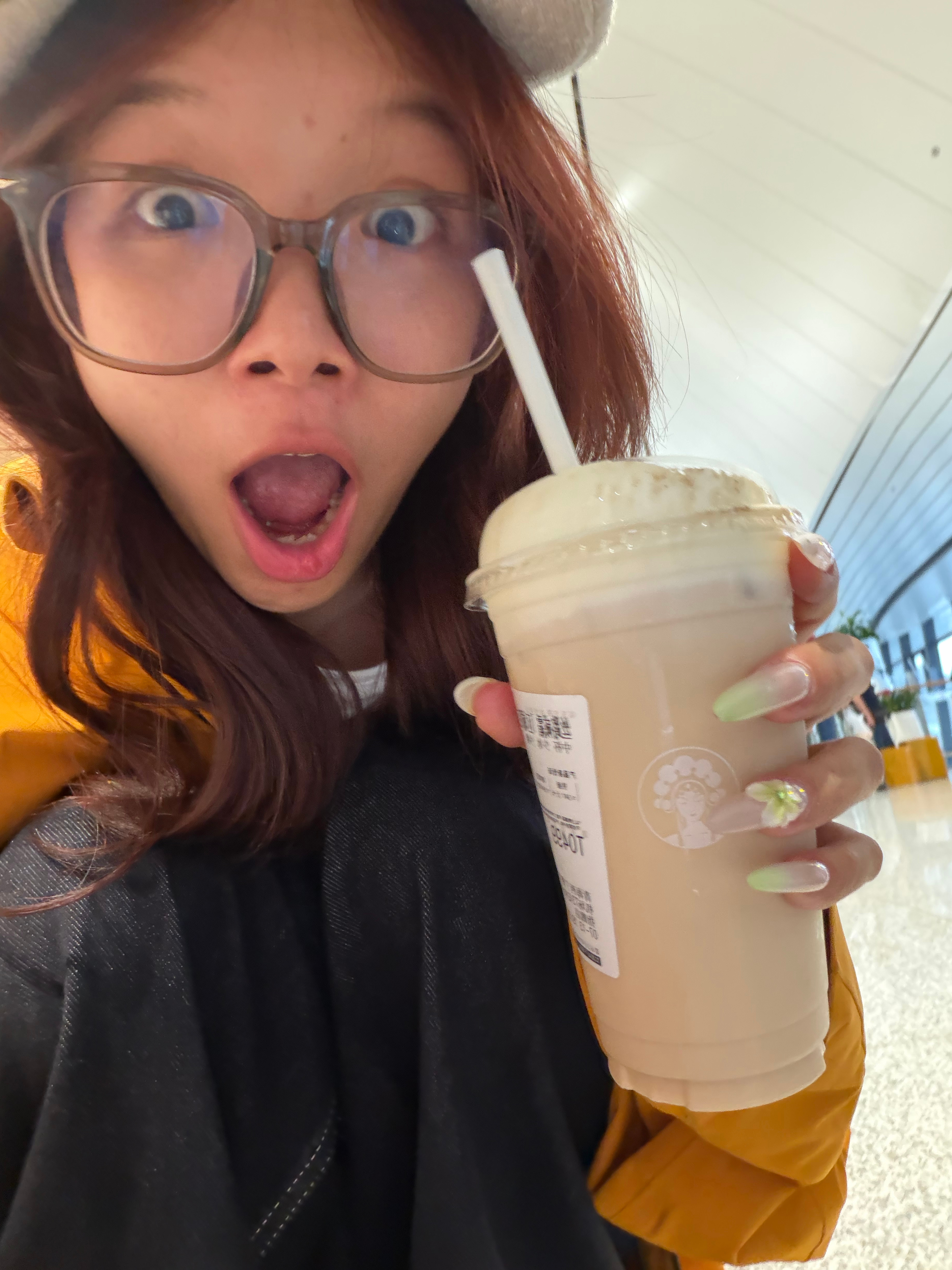 超级无敌好喝这边的区域限定。我永远爱咸奶盖！！！！太好喝了。准备回去了。广东我回