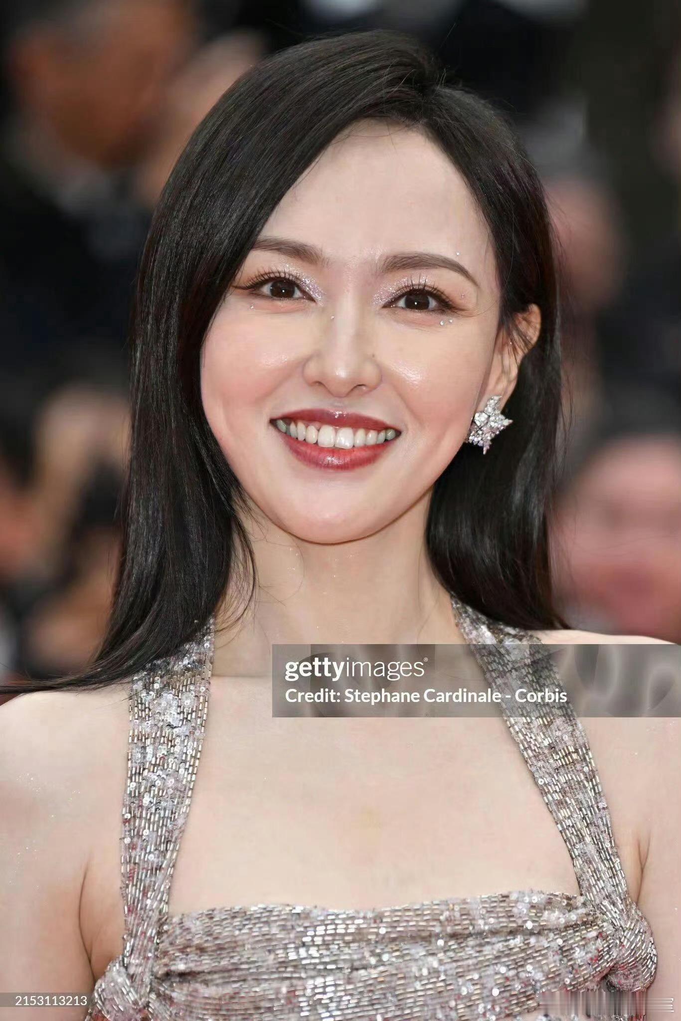 #唐嫣这次选对礼服了# 不吹不黑，这个状态真的蛮牛的！整个人都散发着积极向上的阳
