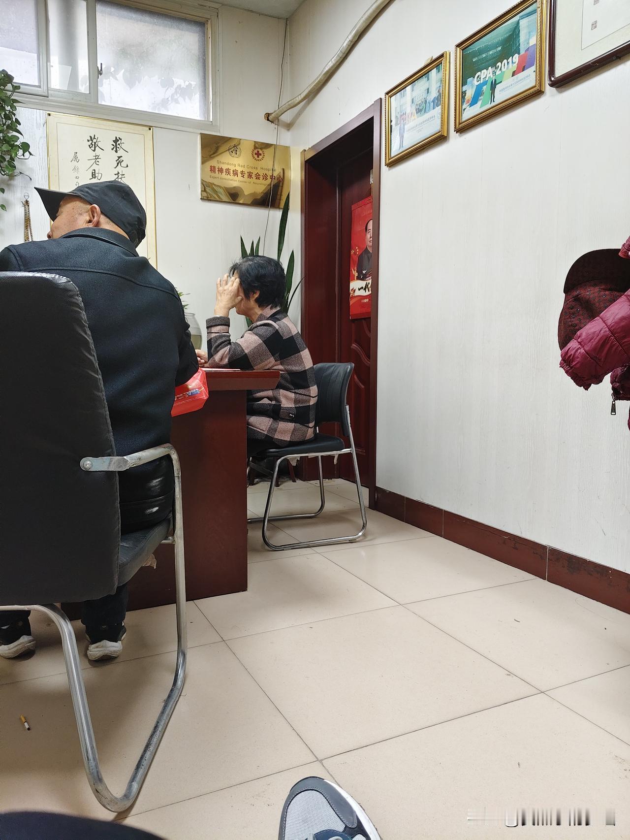 每天都很忙，很忙很充实！

早晨七点半出发，给母亲到乡镇卫生院拿药。到了就八点了