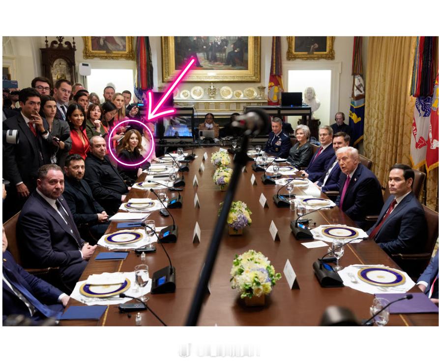 泽连斯基又一个黑暗之日看看这张照片。照片中的人是乌克兰能源部长斯维特拉娜·格林丘