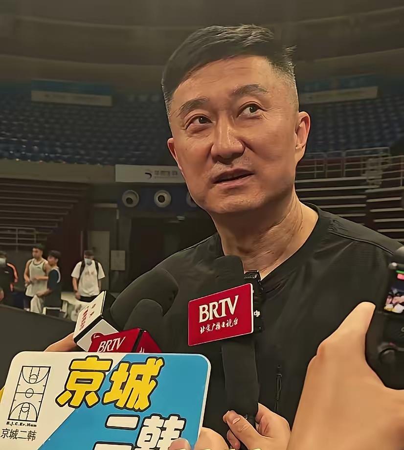 杜锋那句“150万美金还想留人”听着扎心，但这就是广东队现在的真实处境，核心球员