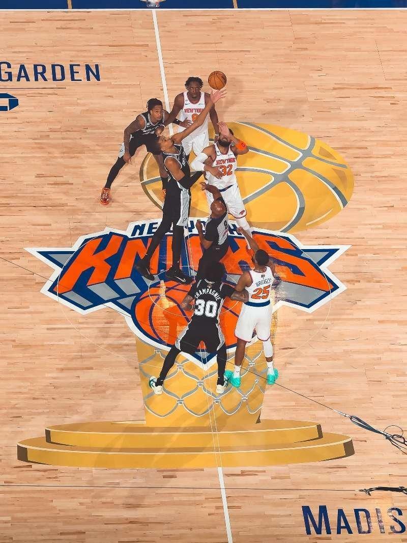 马刺1比2尼克斯当麦迪逊上新总决赛专属地板，这球场颜值如何？nba总决赛