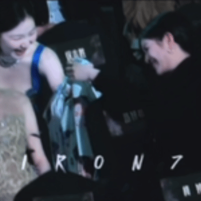 笑晕了 金靖把周柯宇的大头衬衫送给了陈妍希啊哈哈哈哈哈金婧你就是周柯宇新姐姐