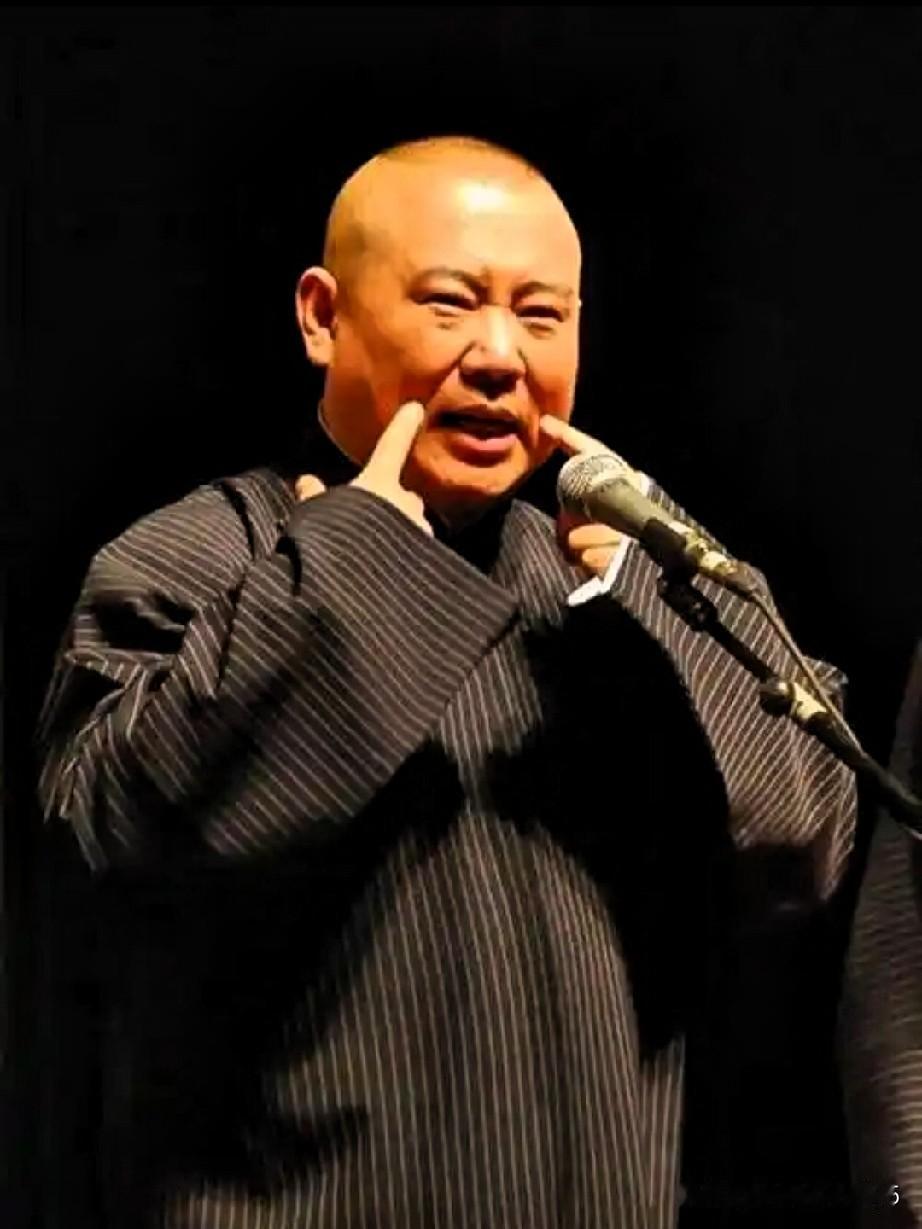 诡辩术的“争利夺食”，乃是相声界吵闹不休的缘由。
围绕“低俗与高雅”展开的争论，