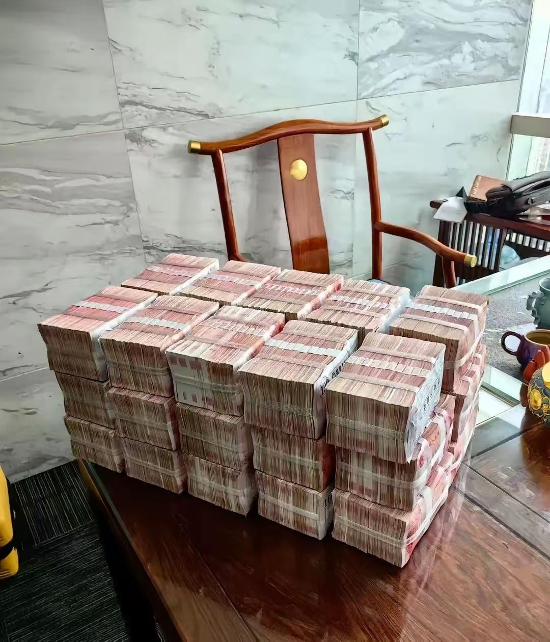 这是亿万钱币，
它是有灵性的，
接回去您将有花不完的钱！！！