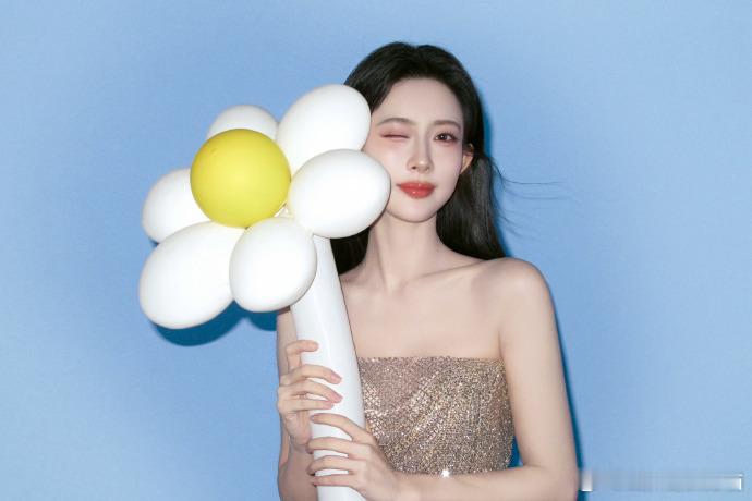 好六下期是孟子义常驻首期你好星期六孟姐正式定岗好六团！下期开启常驻新篇章，她一向