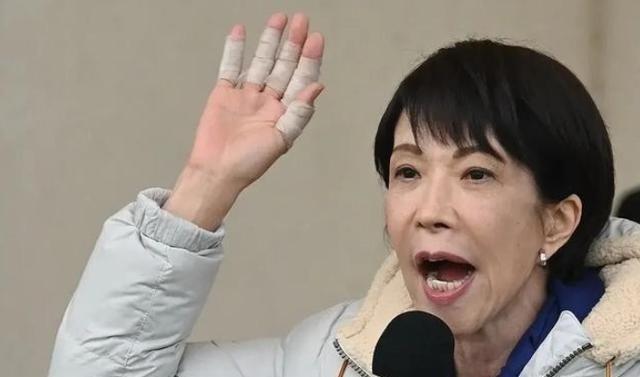 崩盘开始了！高市早苗的手废了，日本的国运也跟着瘫痪了！4小时的秘密治疗，直接撕开