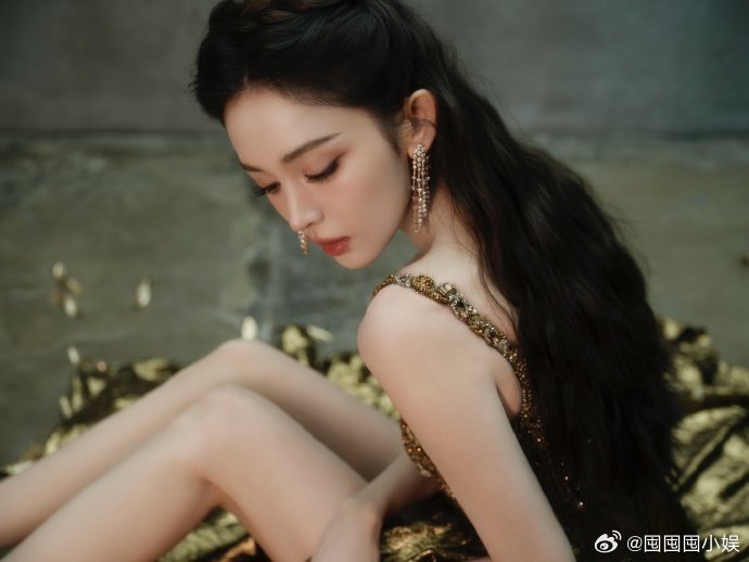 娜扎美得不知天地为何物了 又被娜扎的红毯造型美到了！路透图在各大平台传疯了。怎么