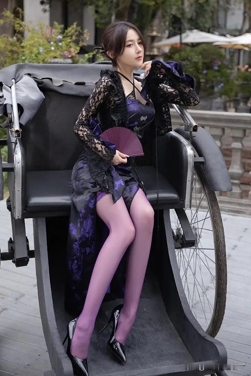 复古优雅，紫纱裙摆，复古车旁，唯美瞬间! ! !


美女 美女人像群 高清美女