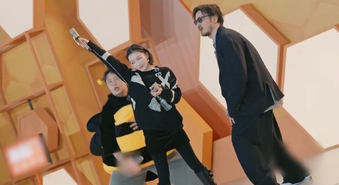 周五晚高疯超话集卡周五晚高疯 哇塞！超话宠粉不停，集卡活动暖心上线。每日轻松做任