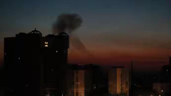俄罗斯大规模打击乌克兰，乌境内51处地点遇袭，基辅市17人死亡。
 
上观新闻
