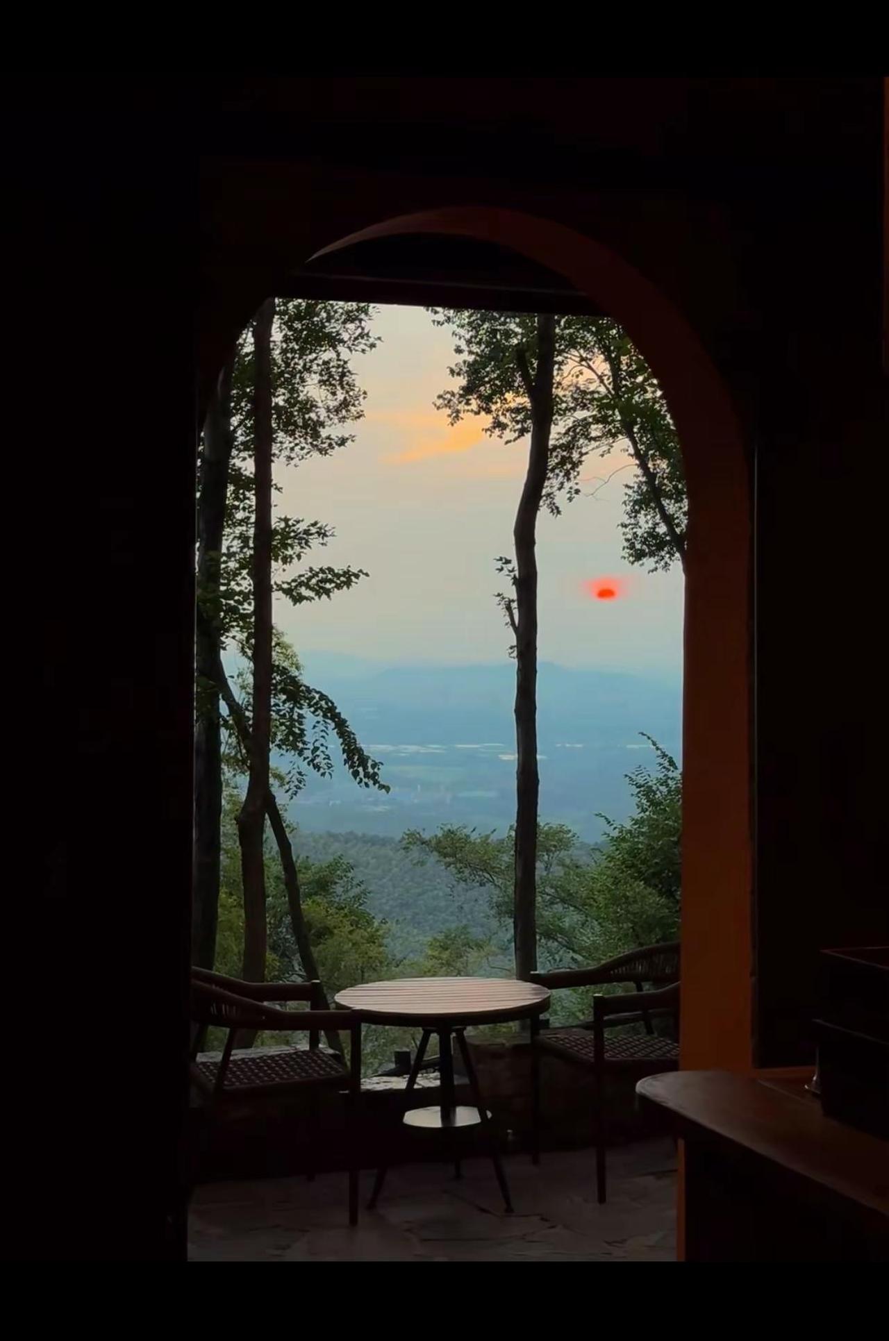 偶尔在安静中见素见美  于平淡中享受一份清闲    时光知味  岁月沉香🧡