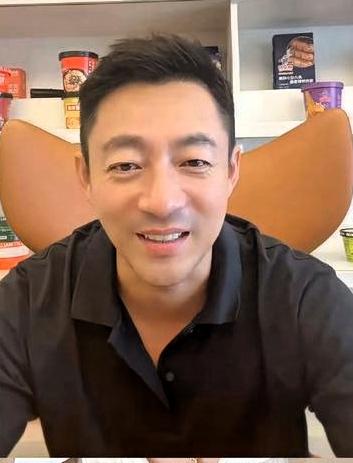 本来汪小菲跟那边家里的事儿，就够乱的了，真是一点儿关系都不想沾了吧，明摆着，不想