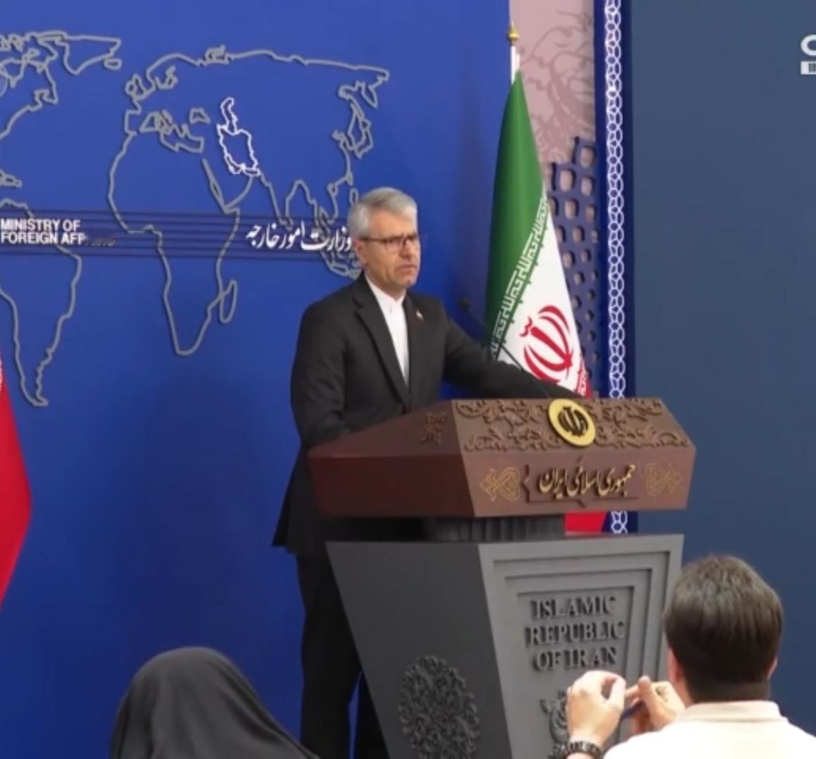 在伊朗首都德黑兰，外交部发言人站在讲台上强硬表态，明确称将对任何侵略行径予以坚决