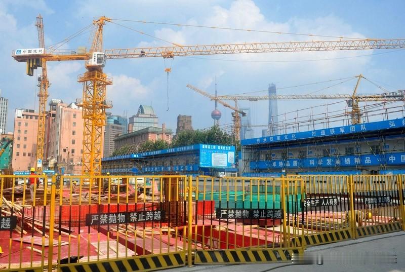 有人说一级建造师和监理工程师证书就像公路上的汽车一样多，以前持证人数少的时候很值