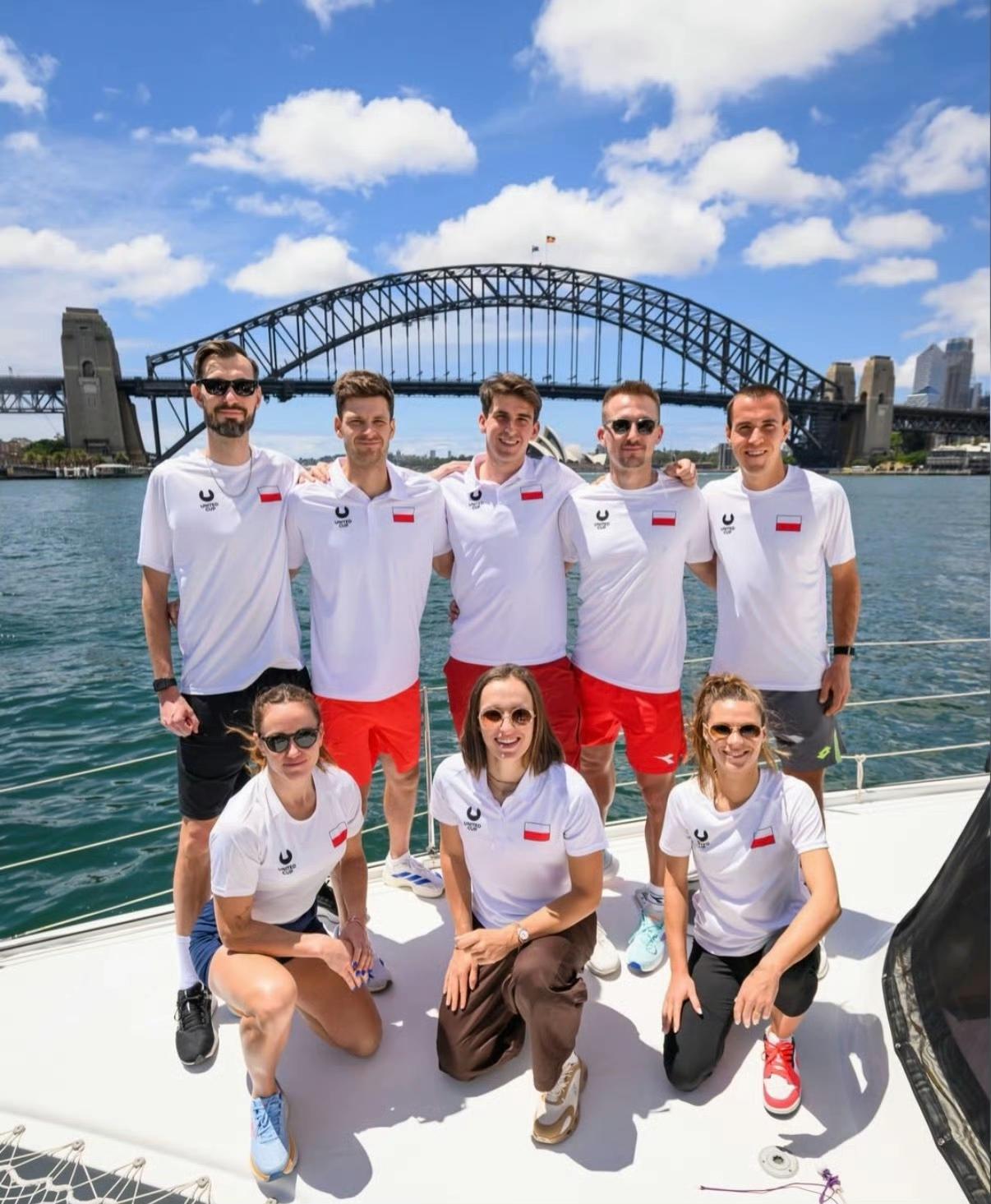 刚刚，波兰2-1击败澳大利亚晋级联合杯四强，半决赛打美国。
另一场半决赛瑞士对阵