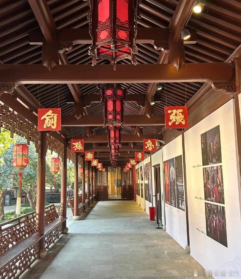 内娱剧宣卷到没开播先开展内娱剧宣卷出新高度！《太平年》剧还没影呢，先跑去钱王祠开