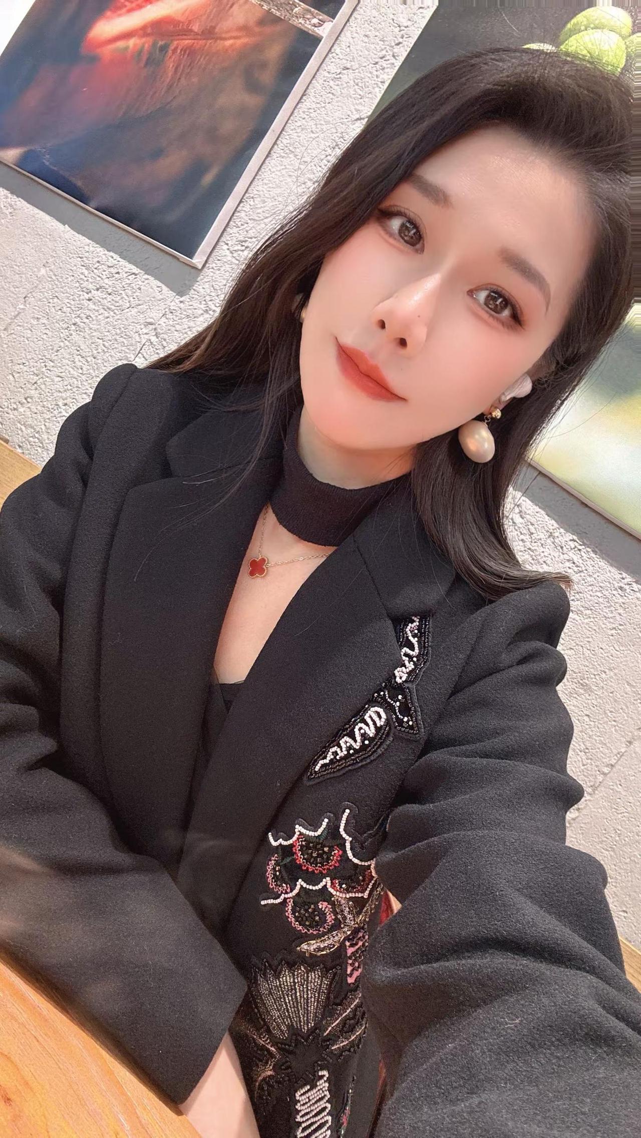 时间磨去了我的无知，年纪磨去了我的任性，处处都做着不能左右的事