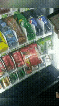 不懂就问，今天这泡面是非吃不可吗[捂脸]
