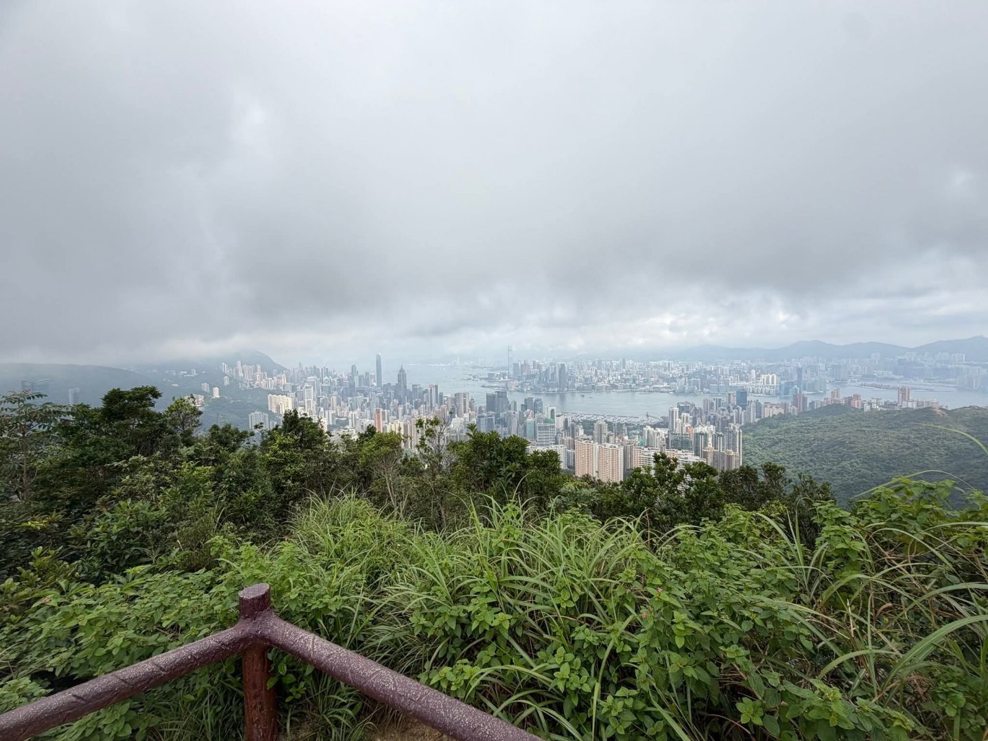 阳光信用每一次咬牙坚持，都可能看见不一样的风景。别放弃，远方有惊喜等你。 