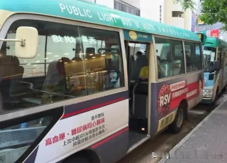香港华富邨骇人命案：两名女工小巴踩脚起争执，清洁女工当街锁喉保安女工两分钟致死