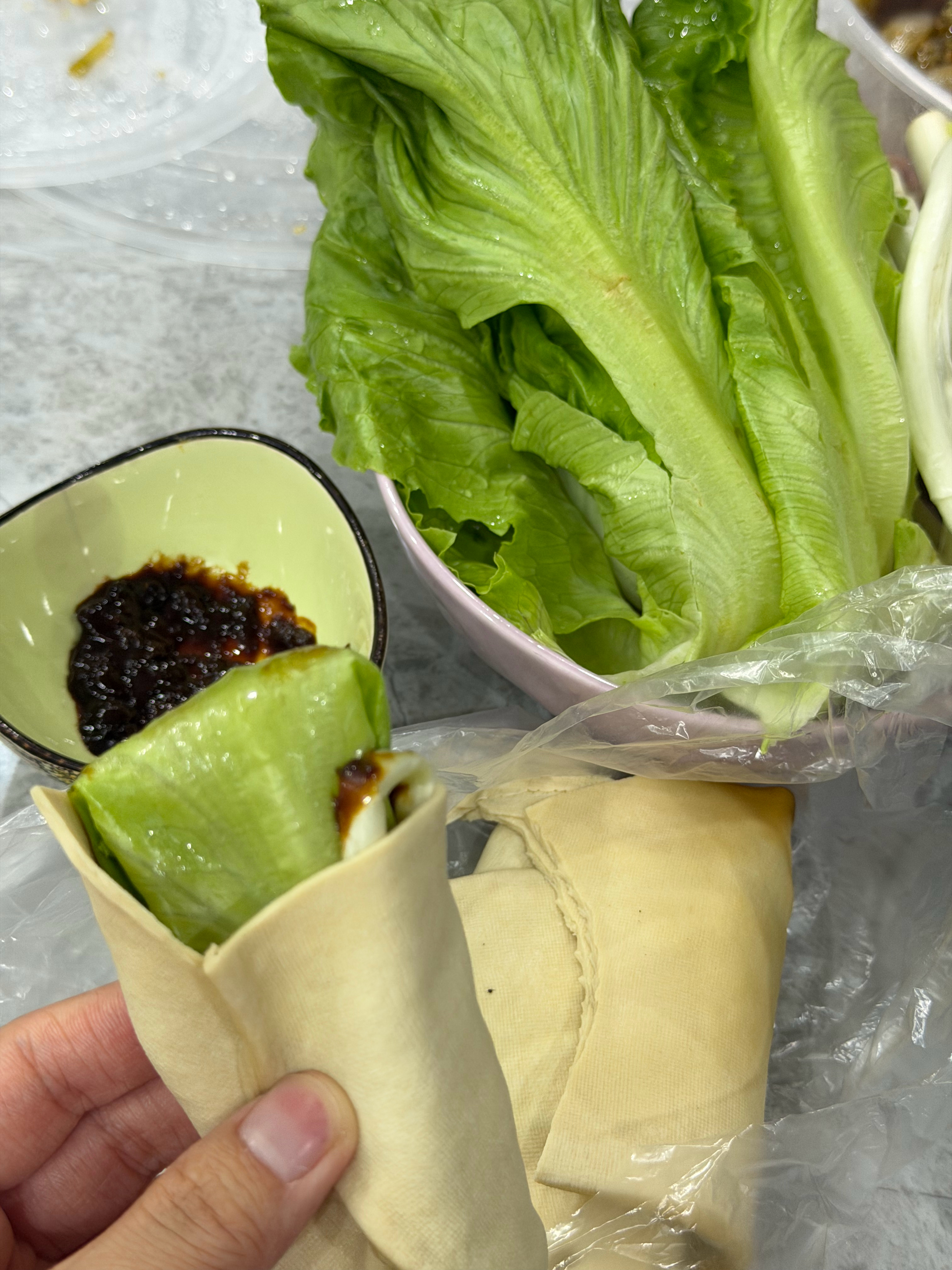 锻炼完吃点豆腐丝卷生菜也不错