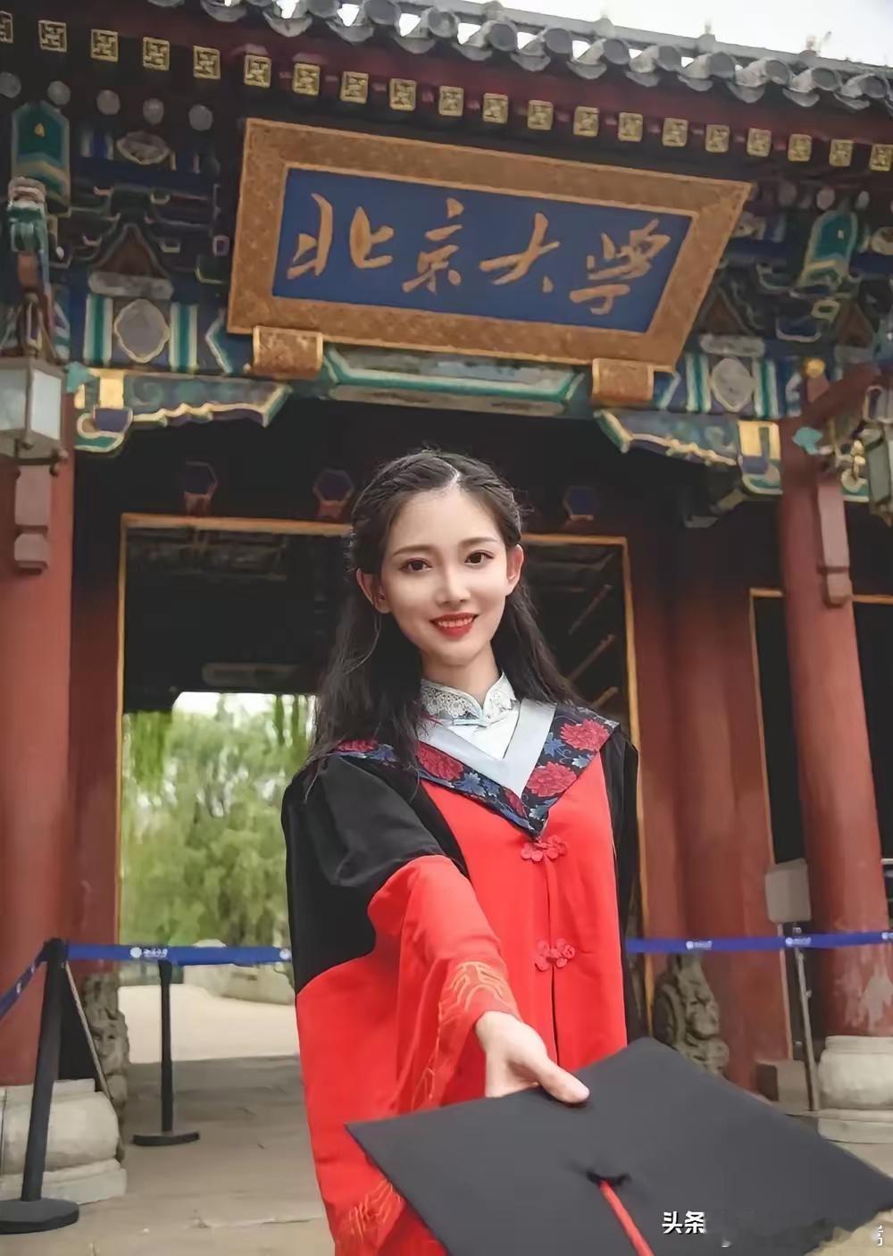 下周，重点关注一:基金青睐的蓝筹，能否向上突破。二:题材股能否继续，能不能出现新