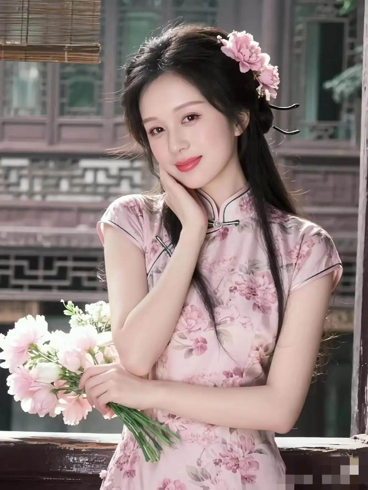 若您能即刻对出工整下联，我便将珍藏许久的青瓷茶宠相送。
此联已悬十日，遍寻高手仍