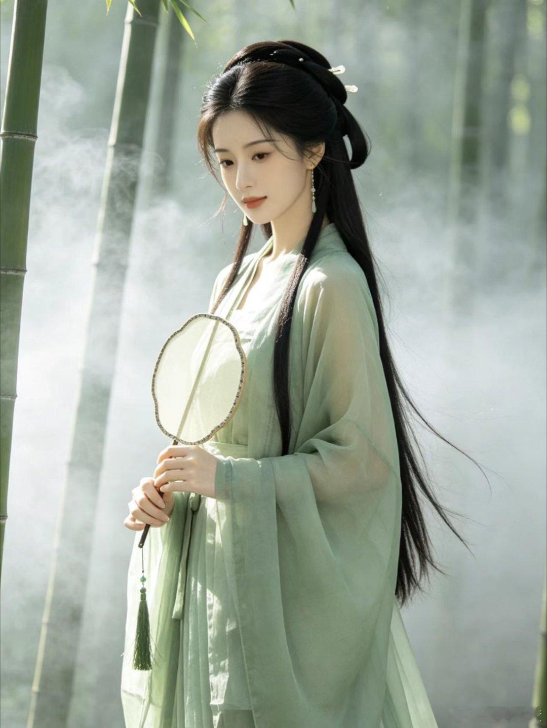 女命感情婚姻不顺核心特征:1. 官杀混杂且透出女命以官星为夫、七杀为偏缘，正官七