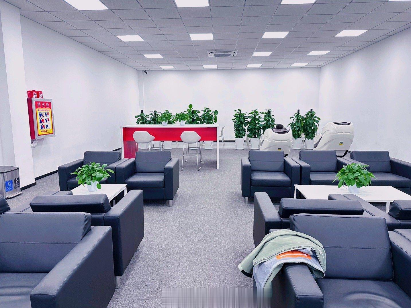 特斯拉Model3 5万公里检查悬架，赶上饭点，享用免费午餐[抱一抱]#免费午餐