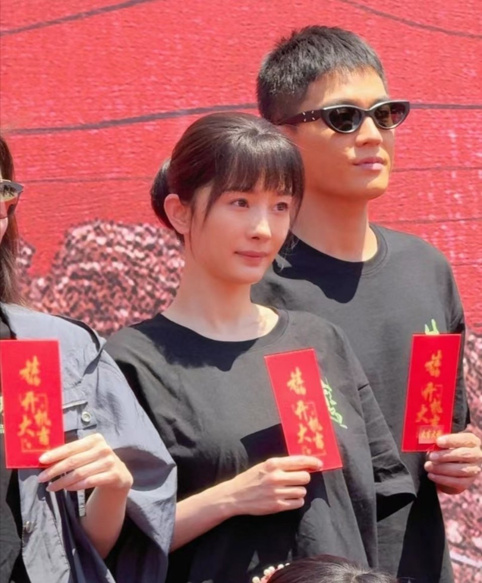 杨幂的《生万物》开机，首演农村妇女，你觉得这部会爆吗？ ​​​