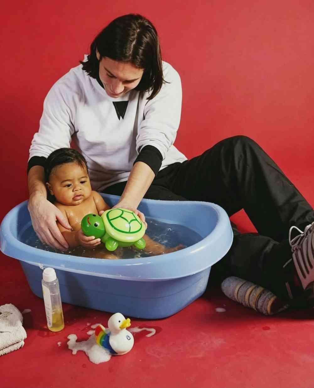 这张照片是真的，联合国儿童基金会（UNICEF）官方发文：18年前，梅西当年为亚