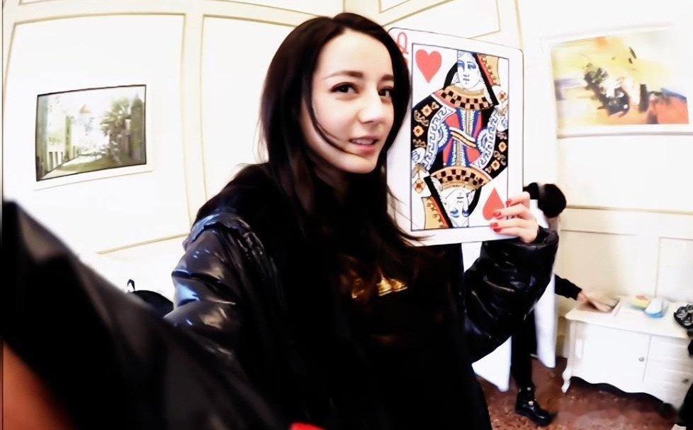 啪的一耳光扇在小墨子脸上 