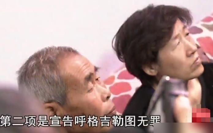 1996年4月9日的晚上，在呼和浩特，当时18岁的呼格吉勒图，在毛纺厂的女厕所当