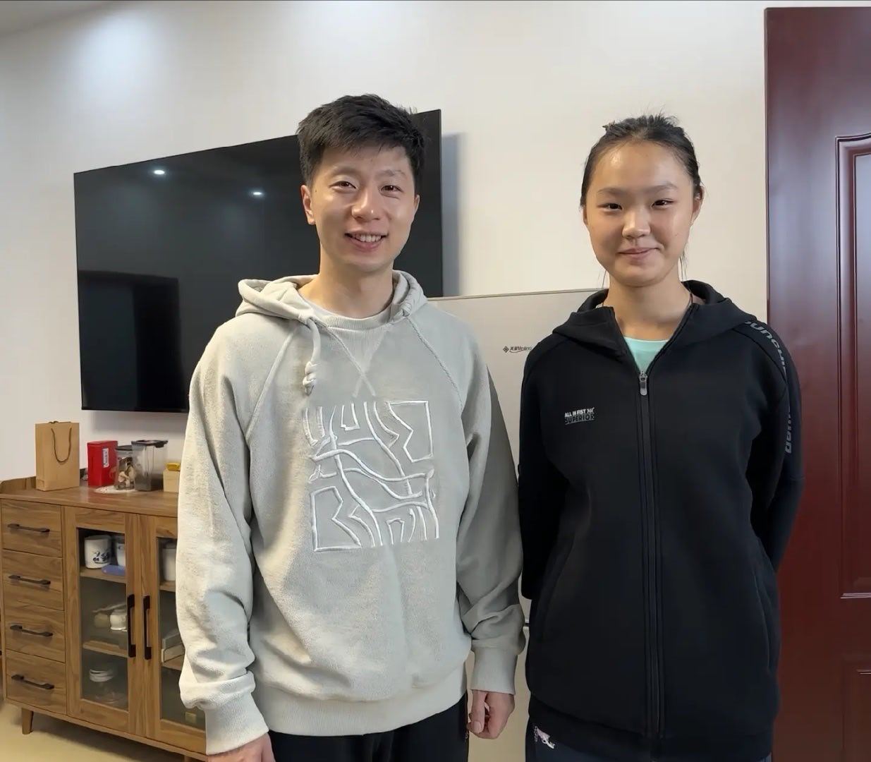 马龙机位打卡和北京队的小妹妹也合影了一波合影回顾 